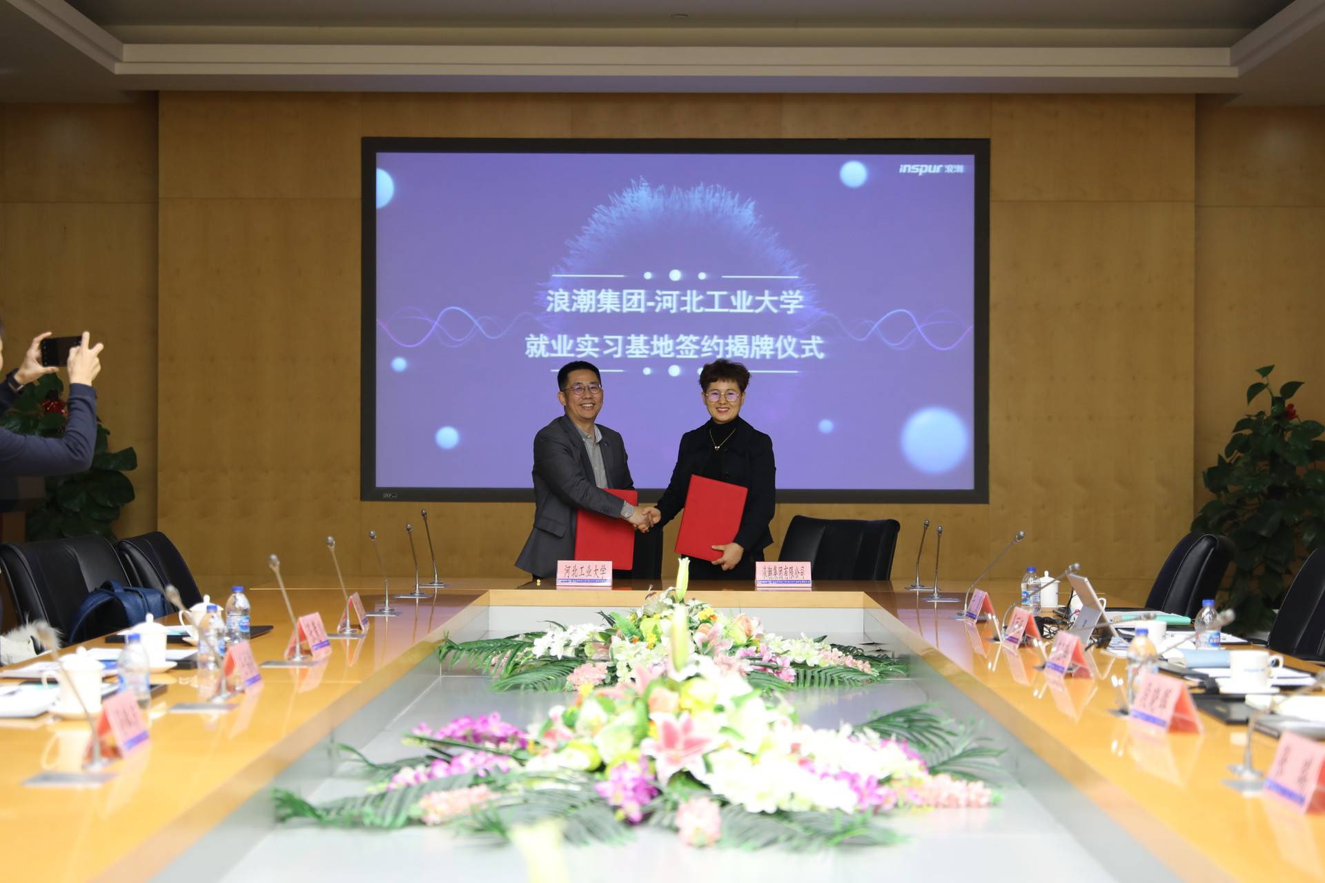 1577176143643856.jpg 签约仪式.jpg